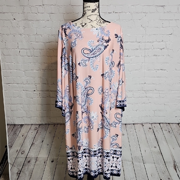 Studio One Dresses & Skirts - Studio One Blue and Pink Paisley Dress